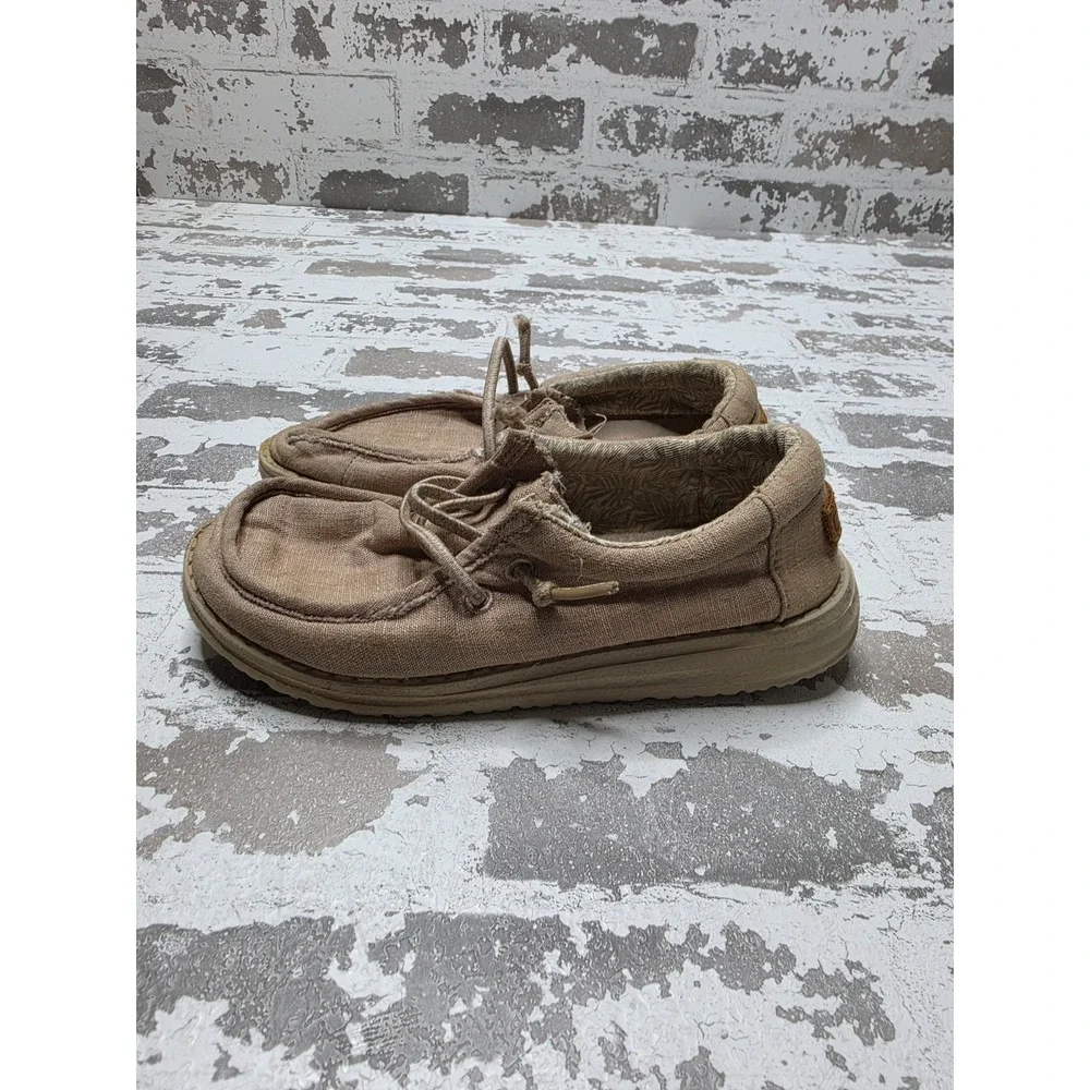 Hey Dude  Wally Youth Basic Beige Lightweight Shoes Size Kids 13